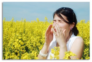 pollen-sneezing-woman